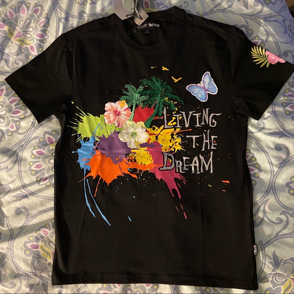 🦋🌸LIVING THE DREAM T-SHIRT🌸🦋  NWT